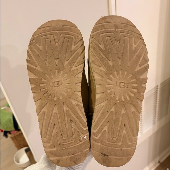 UGG Ultra Mini boots in color Tomatillo - Picture 3 of 6